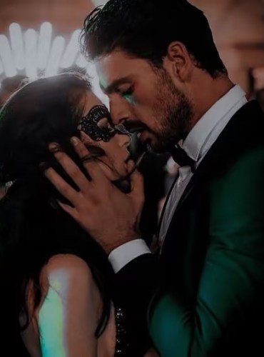 Fooled by My Husband, Spoiled by a tycoon no